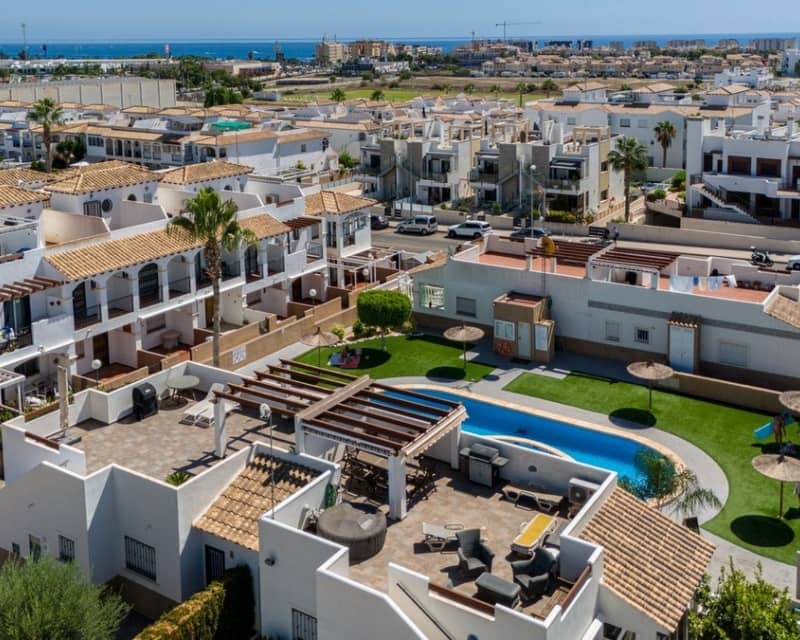 2 bedroom Apartment for sale in Punta Prima with pool - € 219,000 (Ref: 9856158)