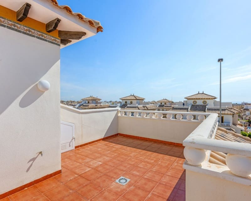 2 bedroom Villa for sale in Cabo Roig with pool - € 219,000 (Ref: 9856252)