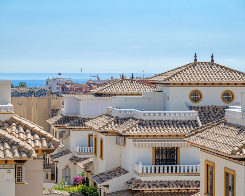 2 bedroom Villa for sale in Cabo Roig with pool - € 219,000 (Ref: 9856252)