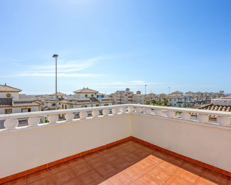 2 bedroom Villa for sale in Cabo Roig with pool - € 219,000 (Ref: 9856252)