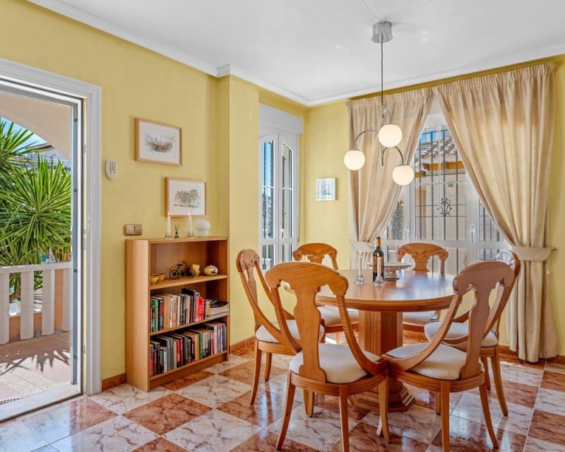 2 bedroom Villa for sale in Cabo Roig with pool - € 219,000 (Ref: 9856252)