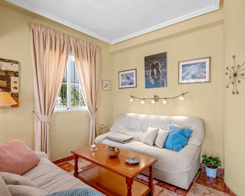 2 bedroom Villa for sale in Cabo Roig with pool - € 219,000 (Ref: 9856252)