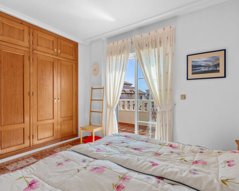 2 bedroom Villa for sale in Cabo Roig with pool - € 219,000 (Ref: 9856252)