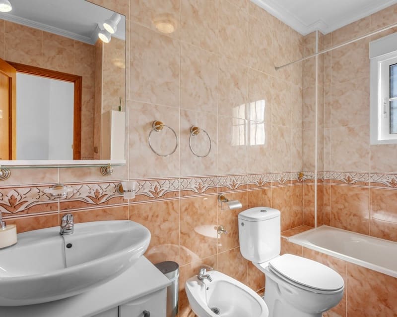 2 bedroom Villa for sale in Cabo Roig with pool - € 219,000 (Ref: 9856252)