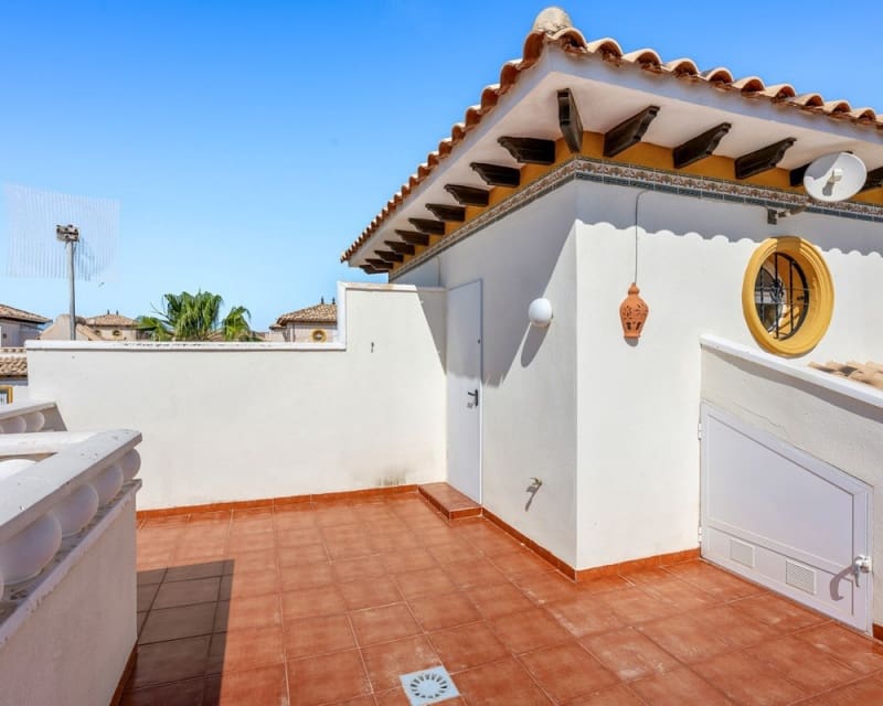 2 bedroom Villa for sale in Cabo Roig with pool - € 219,000 (Ref: 9856252)