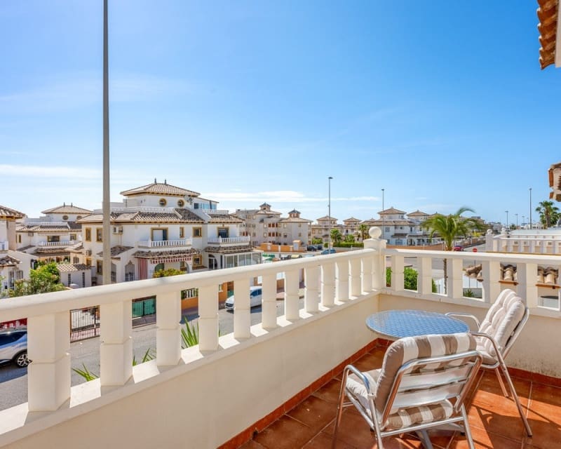 2 bedroom Villa for sale in Cabo Roig with pool - € 219,000 (Ref: 9856252)