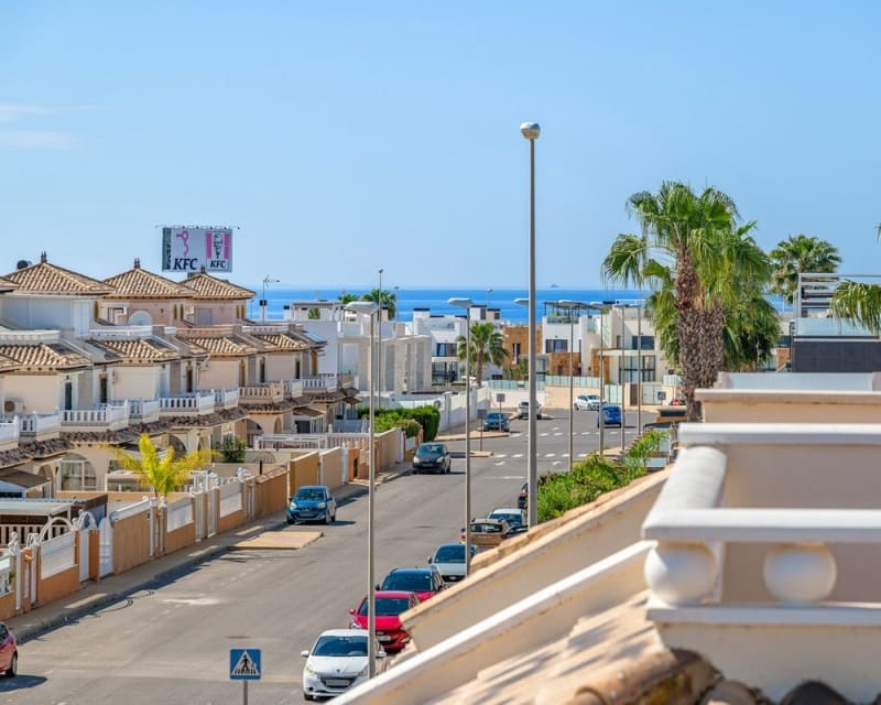 2 bedroom Villa for sale in Cabo Roig with pool - € 219,000 (Ref: 9856252)