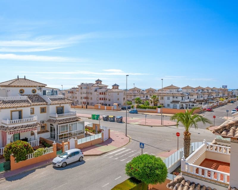 2 bedroom Villa for sale in Cabo Roig with pool - € 219,000 (Ref: 9856252)