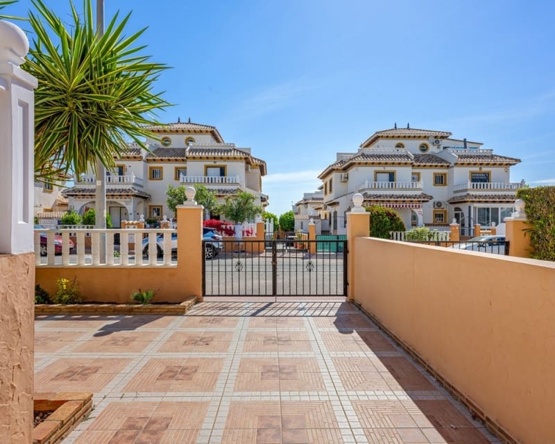 2 bedroom Villa for sale in Cabo Roig with pool - € 219,000 (Ref: 9856252)