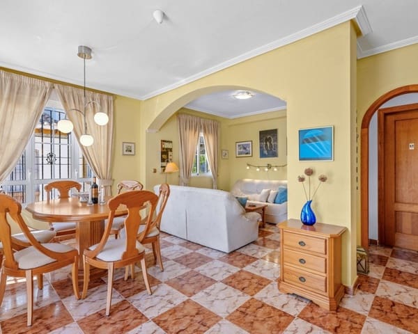 2 bedroom Villa for sale in Cabo Roig, Orihuela with pool - € 219,000 (Ref: 9856252)