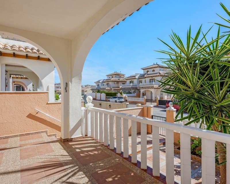 2 bedroom Villa for sale in Cabo Roig with pool - € 219,000 (Ref: 9856252)