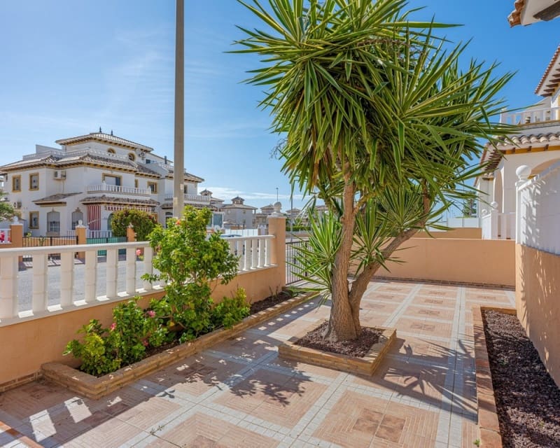 2 bedroom Villa for sale in Cabo Roig with pool - € 219,000 (Ref: 9856252)