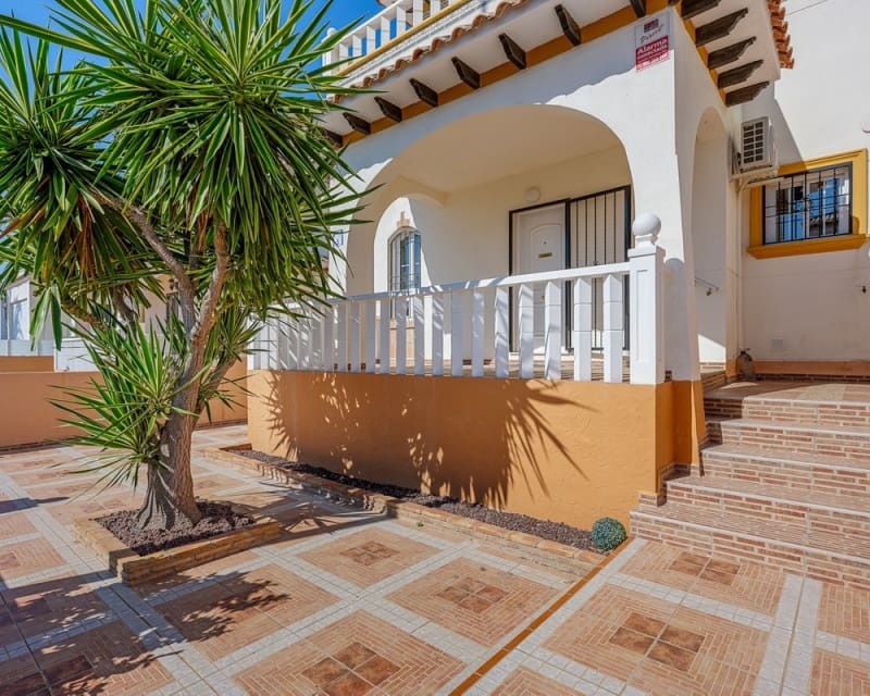 2 bedroom Villa for sale in Cabo Roig with pool - € 219,000 (Ref: 9856252)