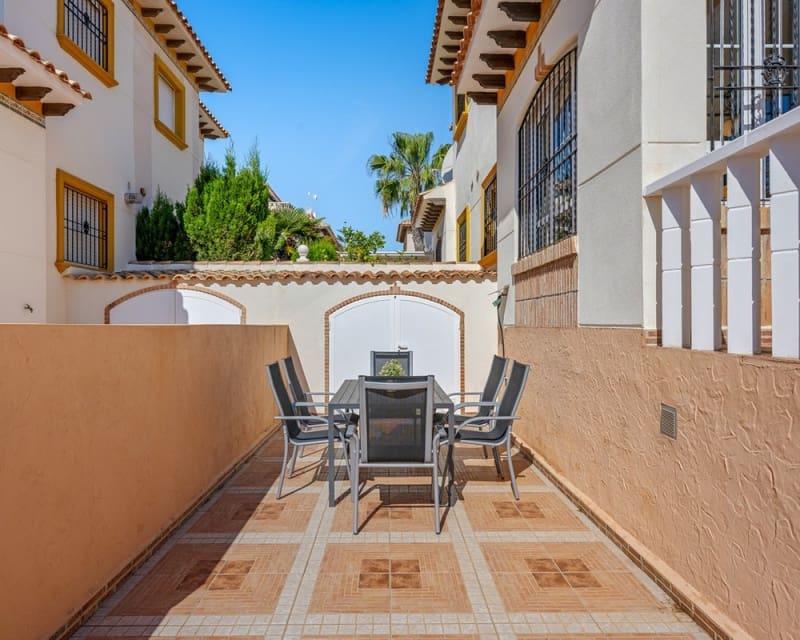 2 bedroom Villa for sale in Cabo Roig with pool - € 219,000 (Ref: 9856252)