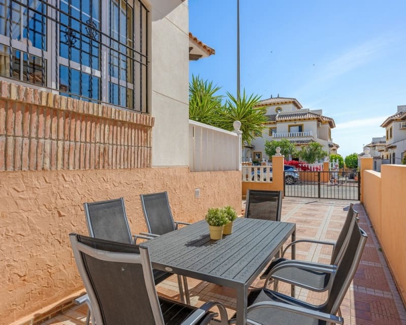 2 bedroom Villa for sale in Cabo Roig with pool - € 219,000 (Ref: 9856252)