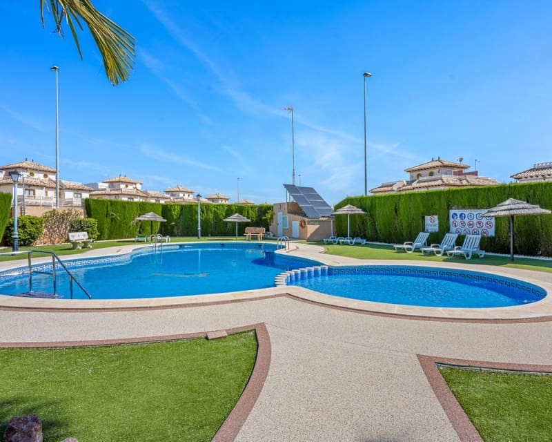 2 bedroom Villa for sale in Cabo Roig with pool - € 219,000 (Ref: 9856252)