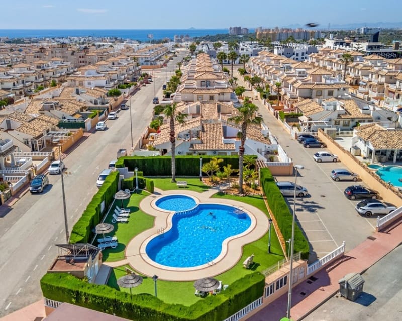 2 bedroom Villa for sale in Cabo Roig with pool - € 219,000 (Ref: 9856252)