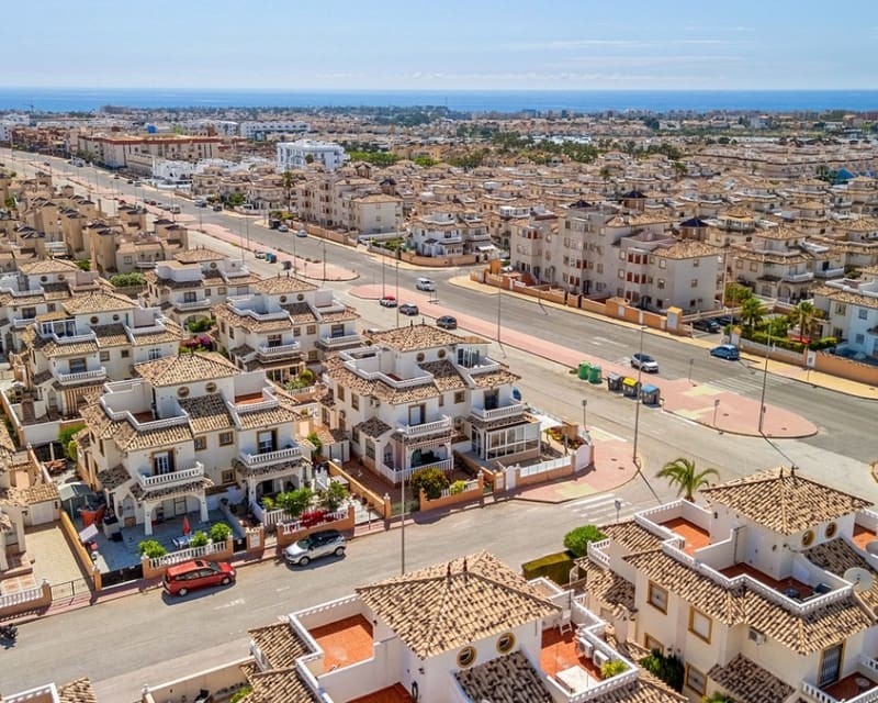 2 bedroom Villa for sale in Cabo Roig with pool - € 219,000 (Ref: 9856252)