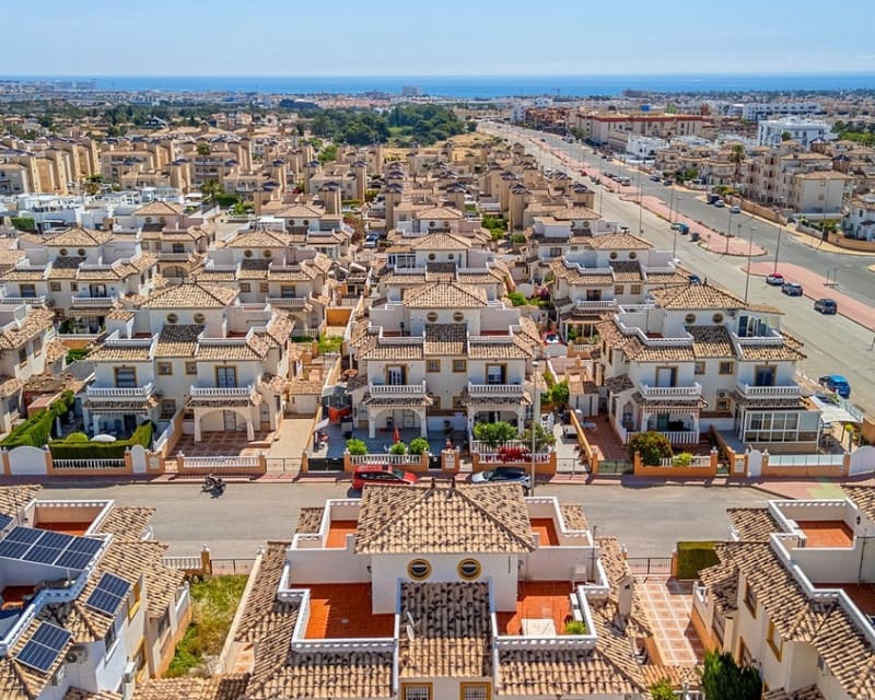 2 bedroom Villa for sale in Cabo Roig with pool - € 219,000 (Ref: 9856252)