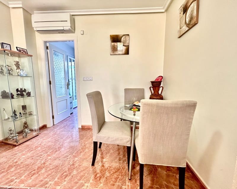 Apartamento de 2 habitaciones en La Zenia en venta con piscina - 190.900 € (Ref: 9860769)