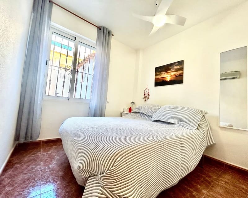 Apartamento de 2 habitaciones en La Zenia en venta con piscina - 190.900 € (Ref: 9860769)