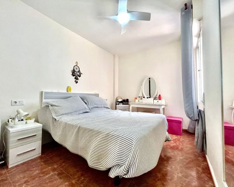 Apartamento de 2 habitaciones en La Zenia en venta con piscina - 190.900 € (Ref: 9860769)
