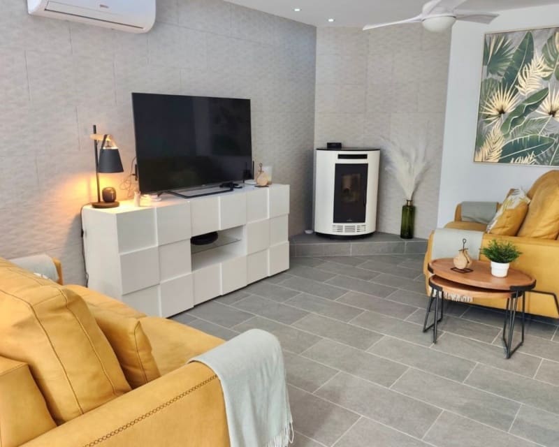 3 bedroom Bungalow for sale in Villamartin with pool - € 279,995 (Ref: 9860770)