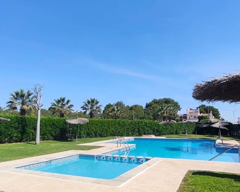 3 bedroom Bungalow for sale in Villamartin with pool - € 279,995 (Ref: 9860770)