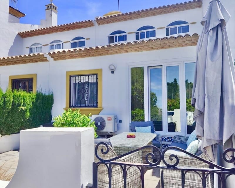 3 bedroom Bungalow for sale in Villamartin with pool - € 279,995 (Ref: 9860770)