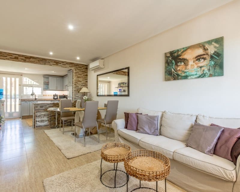2 soveværelse Lejlighed til salg i Villamartin med swimmingpool - € 215.000 (Ref: 9862434)