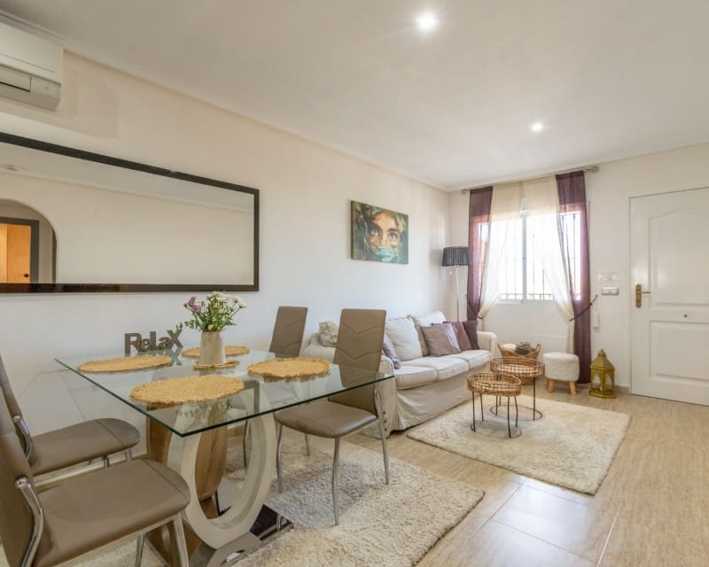 2 soveværelse Lejlighed til salg i Villamartin med swimmingpool - € 215.000 (Ref: 9862434)