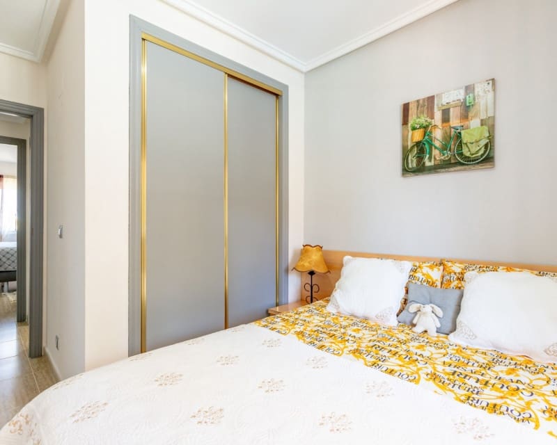 2 soveværelse Lejlighed til salg i Villamartin med swimmingpool - € 215.000 (Ref: 9862434)
