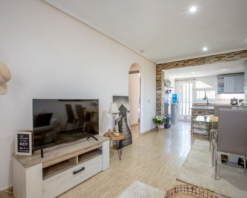2 soveværelse Lejlighed til salg i Villamartin med swimmingpool - € 215.000 (Ref: 9862434)