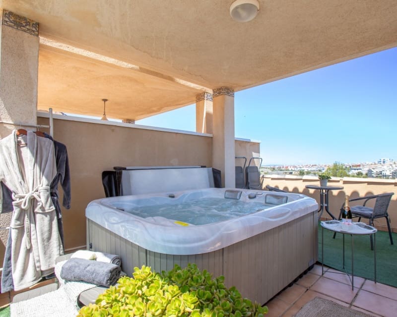 2 soveværelse Lejlighed til salg i Villamartin med swimmingpool - € 215.000 (Ref: 9862434)