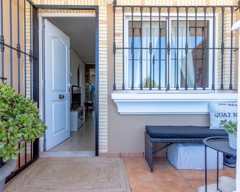 2 soveværelse Lejlighed til salg i Villamartin med swimmingpool - € 215.000 (Ref: 9862434)