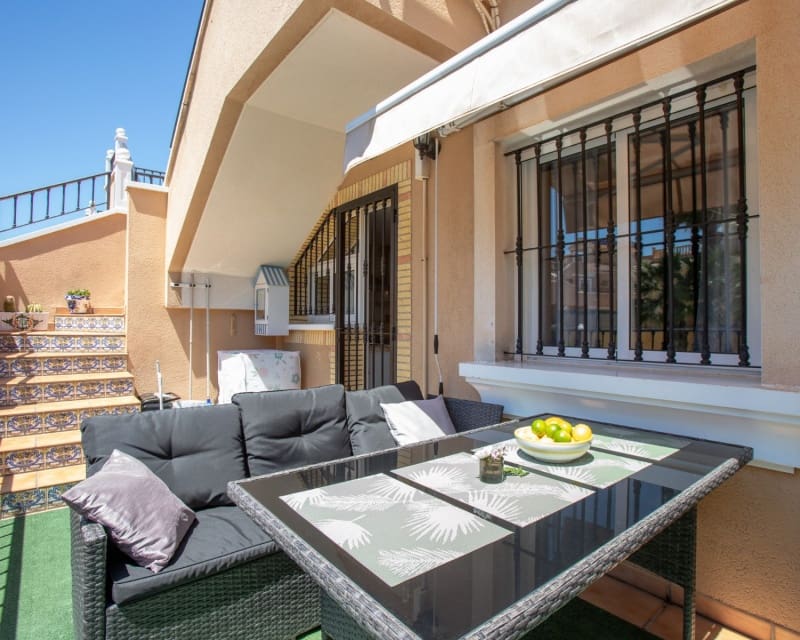 2 soveværelse Lejlighed til salg i Villamartin med swimmingpool - € 215.000 (Ref: 9862434)