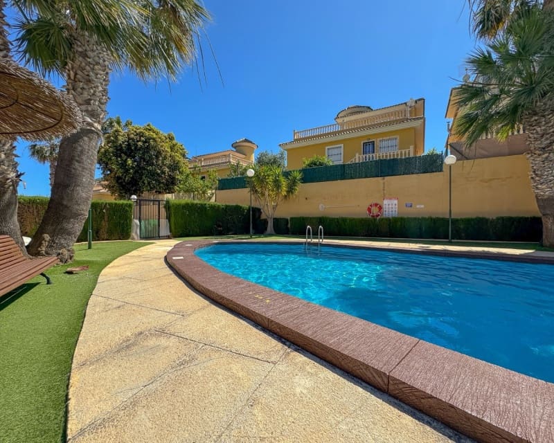 2 soveværelse Lejlighed til salg i Villamartin med swimmingpool - € 215.000 (Ref: 9862434)