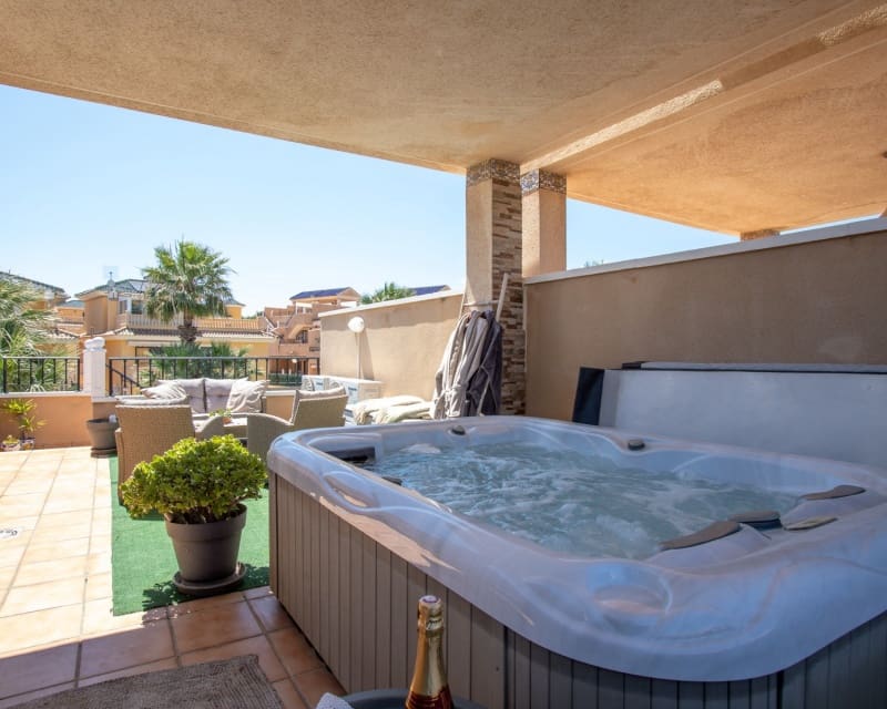 2 soveværelse Lejlighed til salg i Villamartin med swimmingpool - € 215.000 (Ref: 9862434)