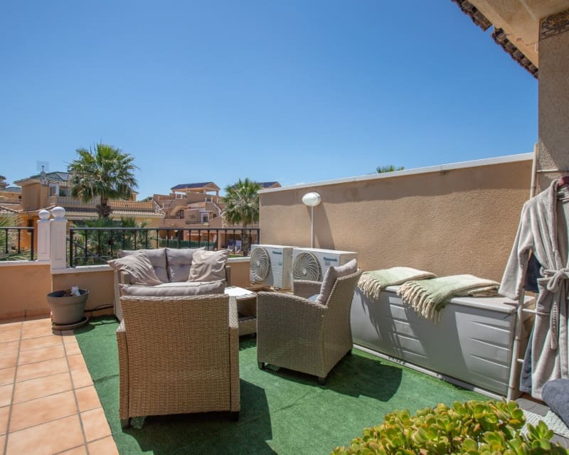2 soveværelse Lejlighed til salg i Villamartin med swimmingpool - € 215.000 (Ref: 9862434)