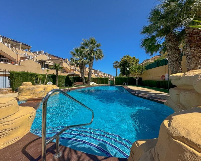 2 soveværelse Lejlighed til salg i Villamartin med swimmingpool - € 215.000 (Ref: 9862434)