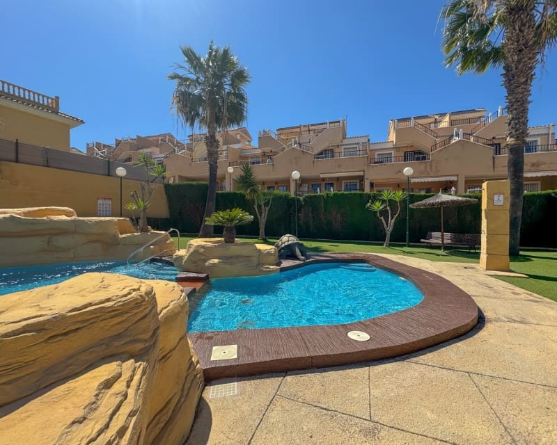 2 soveværelse Lejlighed til salg i Villamartin med swimmingpool - € 215.000 (Ref: 9862434)