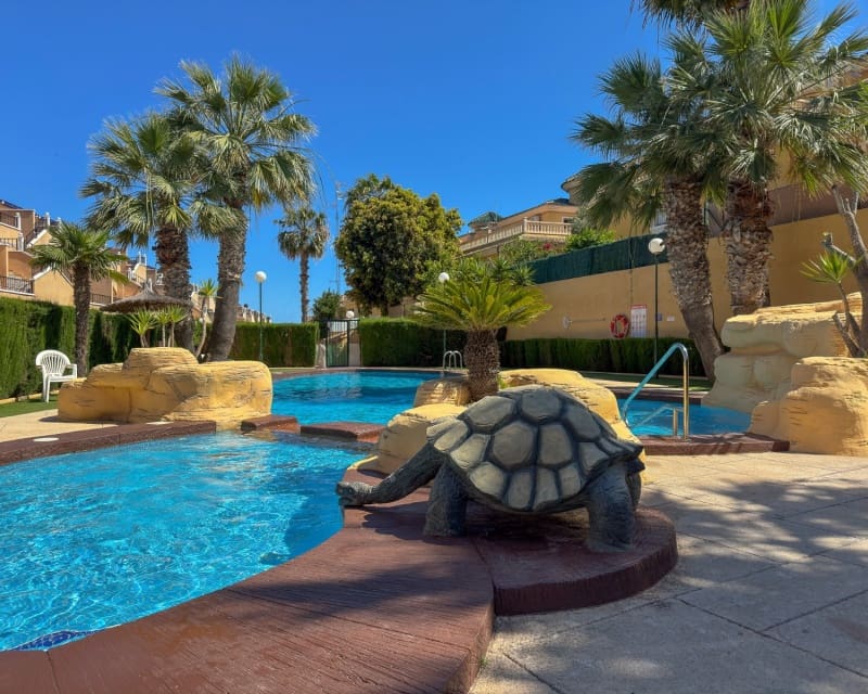 2 soveværelse Lejlighed til salg i Villamartin med swimmingpool - € 215.000 (Ref: 9862434)
