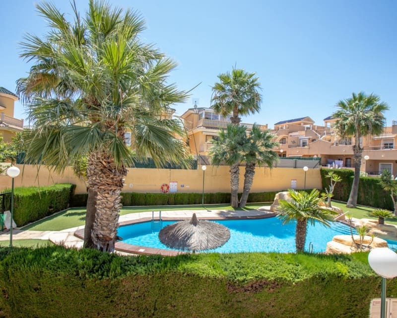2 soveværelse Lejlighed til salg i Villamartin med swimmingpool - € 215.000 (Ref: 9862434)