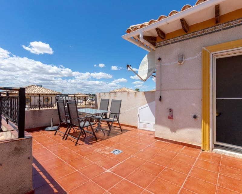 2 bedroom Villa for sale in Playa Flamenca with pool - € 209,000 (Ref: 9862435)