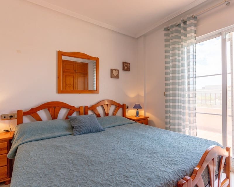 2 bedroom Villa for sale in Playa Flamenca with pool - € 209,000 (Ref: 9862435)