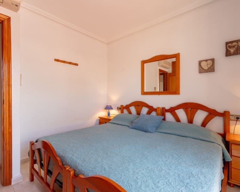2 bedroom Villa for sale in Playa Flamenca with pool - € 209,000 (Ref: 9862435)