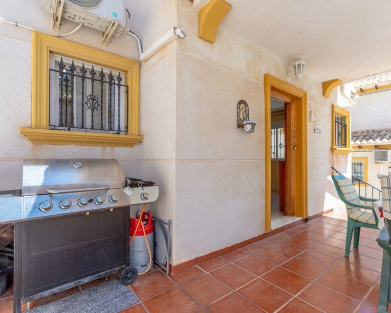 2 bedroom Villa for sale in Playa Flamenca with pool - € 209,000 (Ref: 9862435)