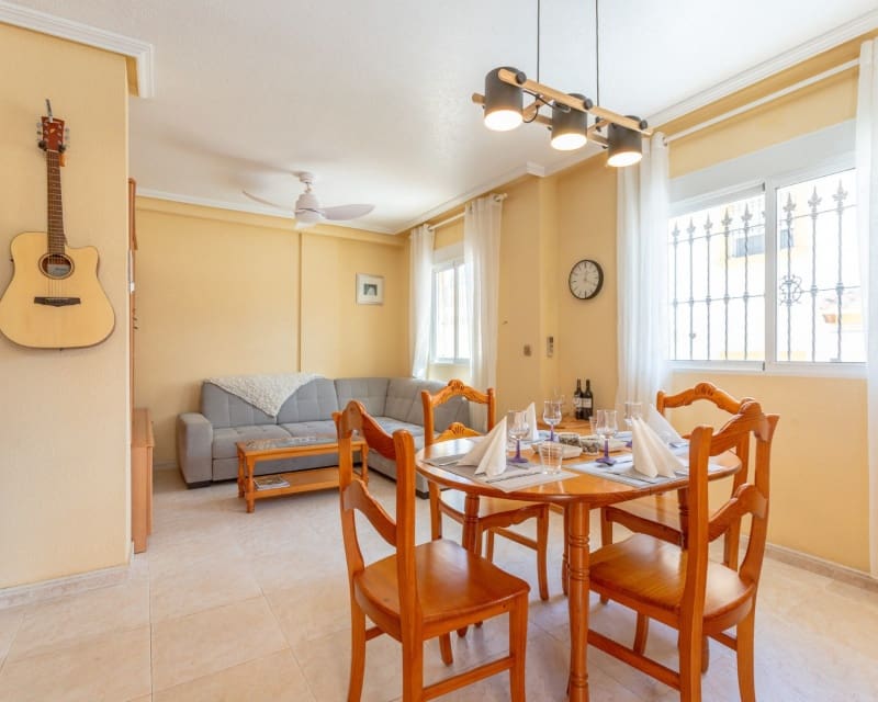 2 bedroom Villa for sale in Playa Flamenca with pool - € 209,000 (Ref: 9862435)