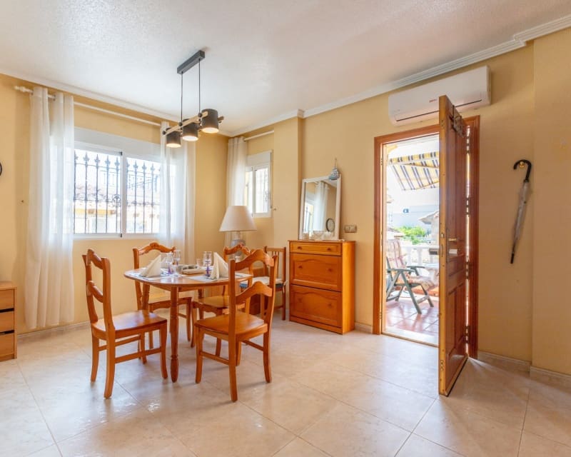2 bedroom Villa for sale in Playa Flamenca with pool - € 209,000 (Ref: 9862435)