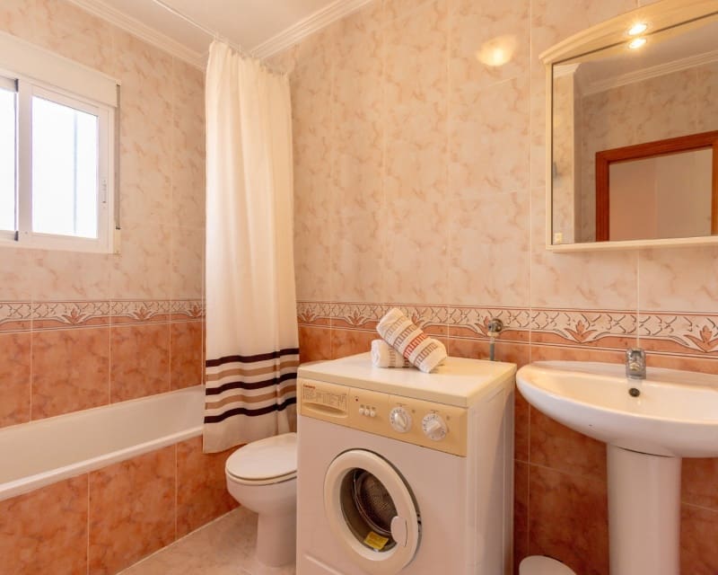 2 bedroom Villa for sale in Playa Flamenca with pool - € 209,000 (Ref: 9862435)